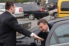 Янукович вернулся в Киев к радости водителей-нарушителей