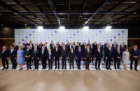 В КВЦ "Парковый" начался саммит Крымской платформы. Видеотрансляция