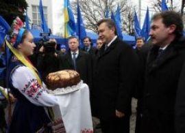 Янукович обещает снизить цену на газ для Украины