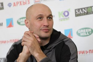 Роман Кармазин о том, как победить Кличко: Нужен маленький «Тайсон», который сможет разгребать их руки