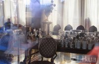 Российский бизнесмен купил украденный из Межигорья алкоголь Януковича