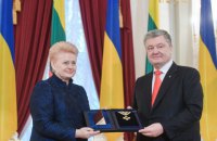 Грибаускайте вручила Порошенко наивысшую награду Литвы