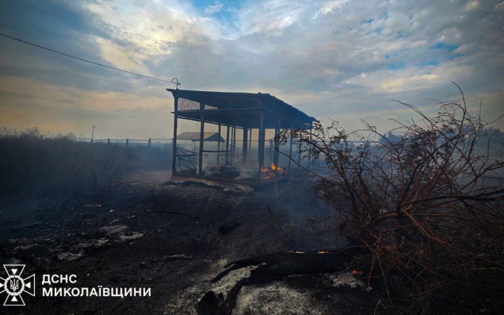 Через обстріли на Миколаївщині пошкоджені будинки та лінія електропередач