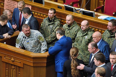 ​Юрий Береза назвал вынужденным нарушение регламента для провода полицейских в зал Рады