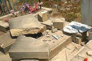   В Луганской области неизвестные устроили погром на кладбище: повреждено 27 захоронений
