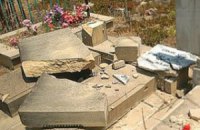   В Луганской области неизвестные устроили погром на кладбище: повреждено 27 захоронений