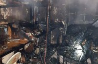 У карпатському селі сталася пожежа в готелі, постраждала одна жінка