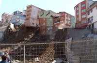 У Стамбулі через зсув обрушився житловий будинок