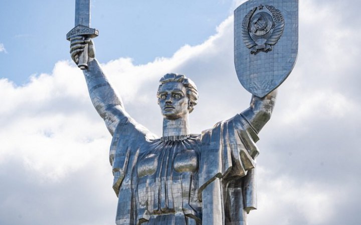 ​Мінкультури запустило опитування щодо долі гербу СРСР на монументі "Батьківщина-Мати"