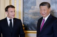 Сі закликав Макрона не критикувати Пекін через війну в Україні і не розпалювати "третю світову"