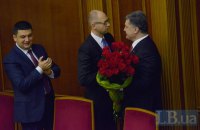 Порошенко вирішив більше не дарувати квіти чоловікам у разі призначень