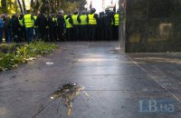 Националисты во главе с Коханивским забросали яйцами памятник Ватутину (обновлено)