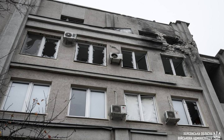 Росіяни обстріляли передмістя Херсона, є жертви