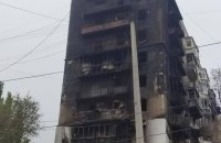 В окупованому Сєвєродонецьку впала пошкоджена обстрілами багатоповерхівка