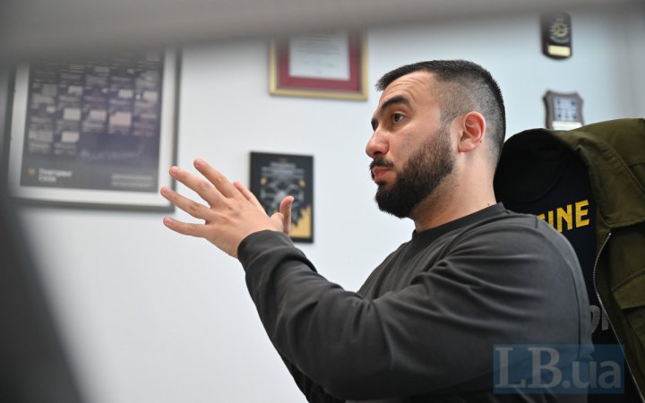 Жумаділов: АОЗ уже оголосила тендери по частині отриманих ТТХ на зброю. Серед них - діпспрайки