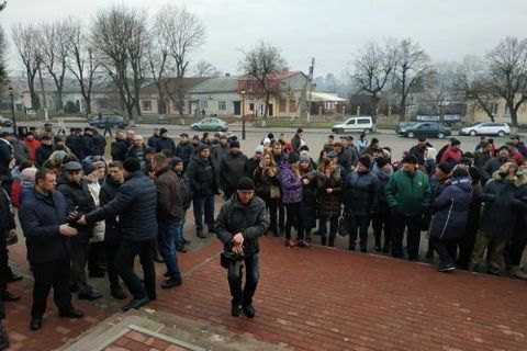 Руководитель тернопольского санатория под давлением местных жителей написал отказ от приема украинцев из Китая