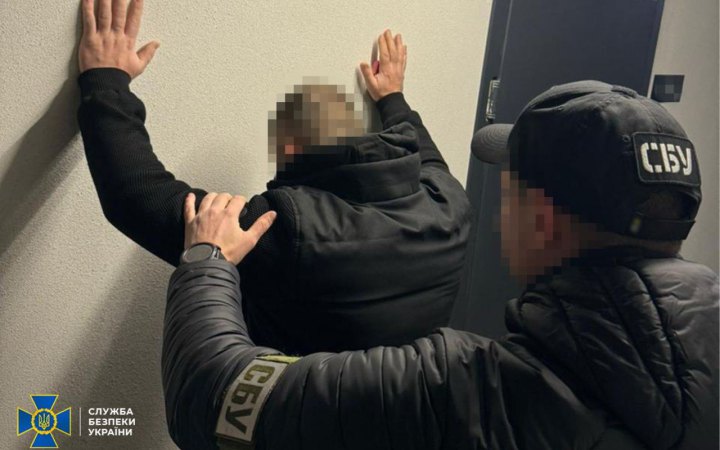 На Одещині іноземець видавав себе за співробітника СБУ і “продавав посади” в спецслужбі