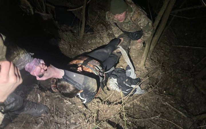 Прикордонники витягли напівпритомного чоловіка з річки Тиса