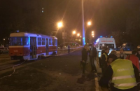 В Киеве мать с ребенком попали под трамвай