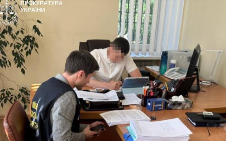 Посадовця філії «Укрзалізниці» підозрюють у схемі зі збитками на 48 млн грн