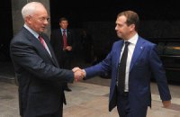 Азаров в Петербурге говорил с Медведевым 2 часа