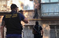 Полиция провела обыски у членов крупной группировки, изготовлявшей наркотики