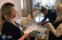 На Львівщині викрили лікарку, яка вимагала з учасників ООС хабарі за оформлення інвалідності