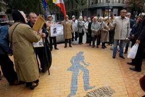В Одессе открыли памятный знак тени Пушкина