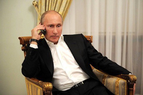 Путин в разговоре с Зеленским обвинил Украину в обстрелах мирного населения и потребовал особого статуса для "ДНР" и "ЛНР"