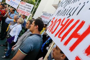 Захарченко ищет бойцов, которые избивают активистов в Киеве