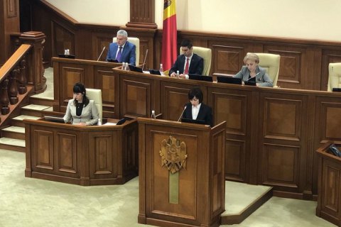 Парламент Молдови висловив вотум недовіри уряду