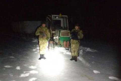 Украинец на тракторе пытался перевезти в Россию более 3 тонн мяса 