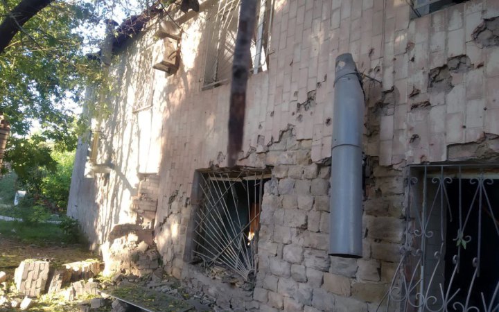 Унаслідок російських обстрілів Донеччини зруйновано будівлі і футбольний майданчик