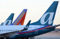В США пассажир самолета попытался открыть аварийный выход во время полета