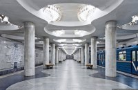 В метро Харькова мужчина бросился под поезд и выжил
