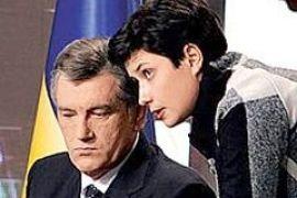 Первый вопрос президенту задала его пресс-секретарь