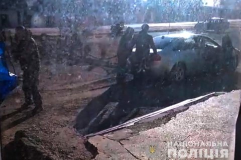 ​В Красноильске хулиганы привязали агитационную палатку Тимошенко к машине и увезли