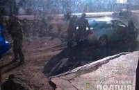 ​У Красноїльську хулігани прив'язали агітаційний намет Тимошенко до машини і повезли