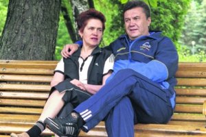 Янукович уехал в Крым "в рабочий отпуск"