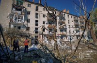 У Слов'янську внаслідок обстрілів пошкоджено вісім багатоповерхівок, 13 будинків та три розважальні центри