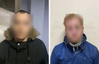 Поліцейські викрили в Херсоні на збуті автоматичної зброї двох чоловіків