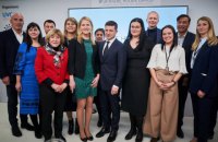 Зеленский посетил Украинский дом в Давосе и поблагодарил за "продвижение нашей страны в мире"