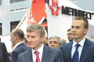 Сын Януковича и Сбербанк России требуют от Ахметова миллиард гривен