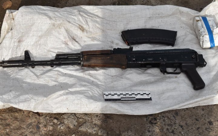Поліцейські знайшли та вилучили автомат у мешканця Харківської області