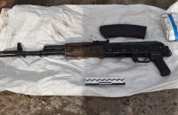 Поліцейські знайшли та вилучили автомат у мешканця Харківської області