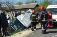 В Ивано-Франковской области в ДТП с автобусом и легковушкой один человек погиб, 12 пострадали