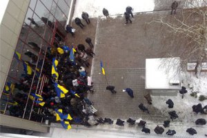 Милиция уехала разбираться, кто блокирует представительство ЕС в Киеве 