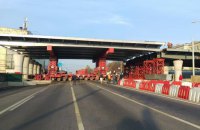 Над проспектом Победы в Киеве установили пролет нового Шулявского моста