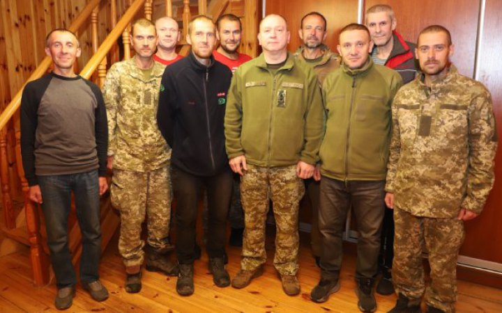 Велика втрата ваги: дев'ять звільнених з полону прикордонників проходять реабілітацію