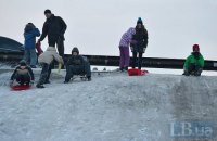 ​У Тернополі обстріляли 11-річного хлопчика, який катався на санчатах біля школи